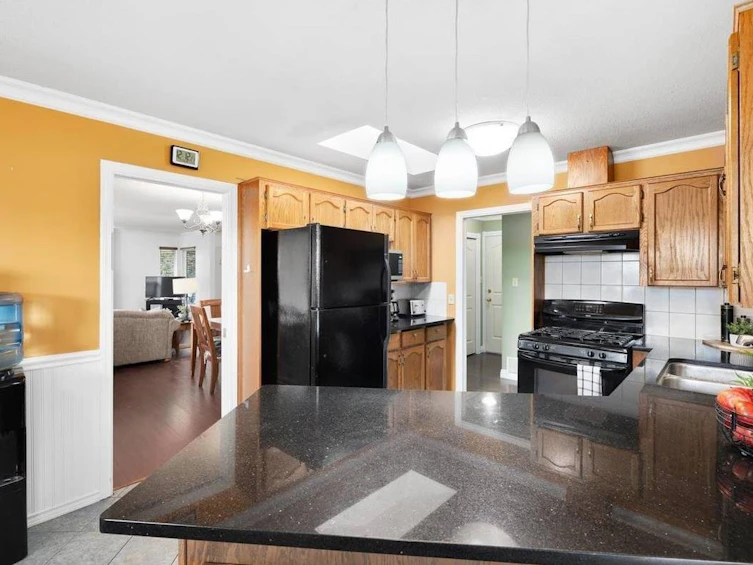 19093 Sundale Court, Surrey, BC, V3S 7M6 - 4