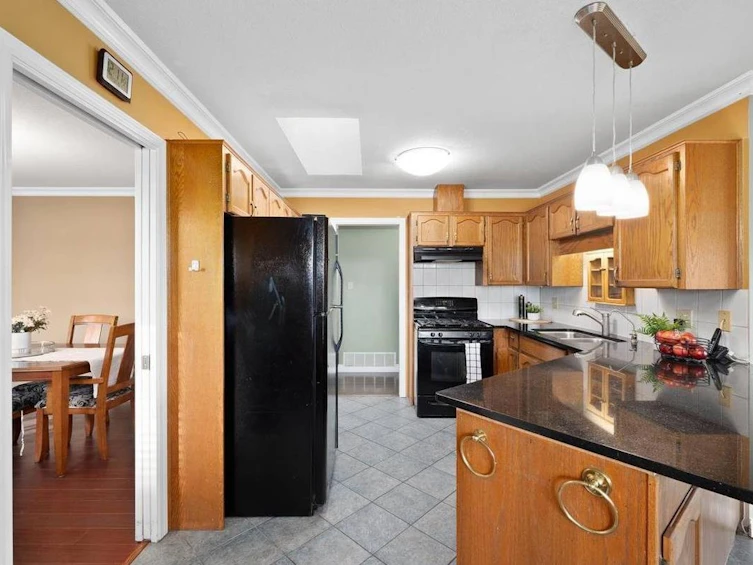 19093 Sundale Court, Surrey, BC, V3S 7M6 - 5