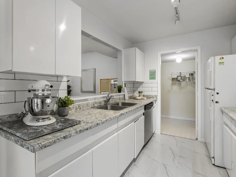 202-14980 101a Avenue, Surrey, BC, V3R 0T1 - 14