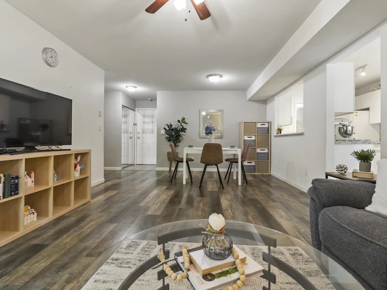 202-14980 101a Avenue, Surrey, BC, V3R 0T1 - 7