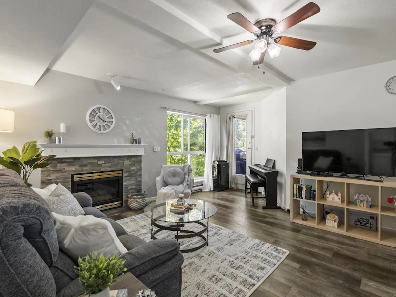 202 - 14980 101a Avenue, Surrey BC V3R 0T1