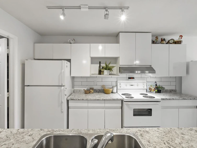 202-14980 101a Avenue, Surrey, BC, V3R 0T1 - 13