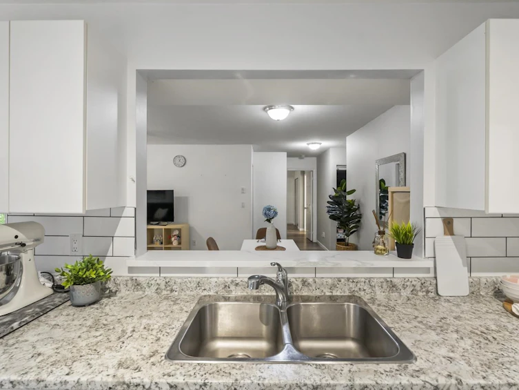 202-14980 101a Avenue, Surrey, BC, V3R 0T1 - 12