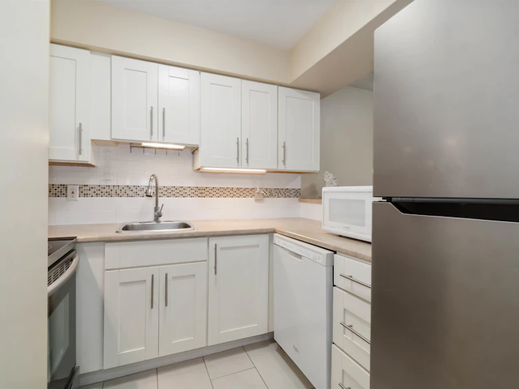 226-8460 Ackroyd Road, Richmond, BC, V6X 3E9 - 7