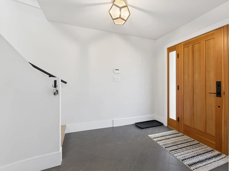 364 E 17th Avenue, Vancouver, BC, V5V 1A8 - 2