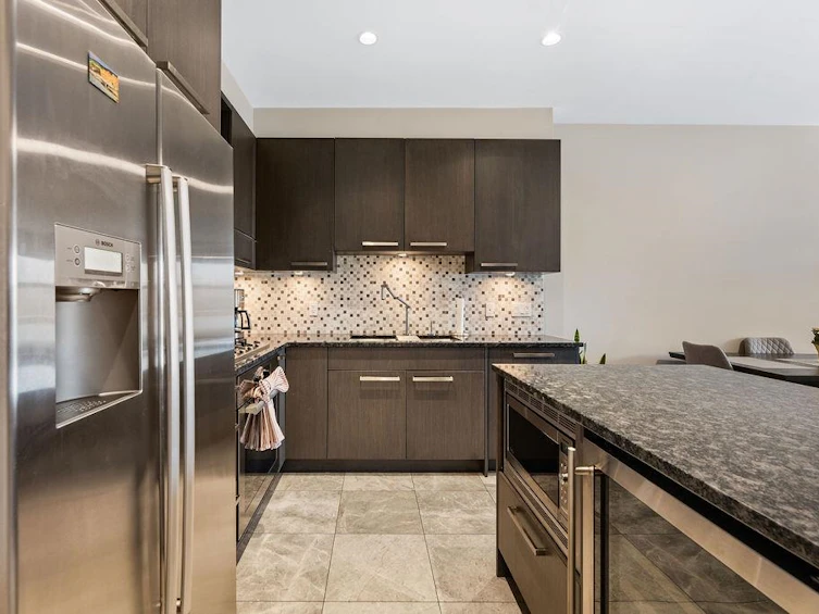 301-4570 Hastings Street, Burnaby, BC, V5C 0E8 - 6