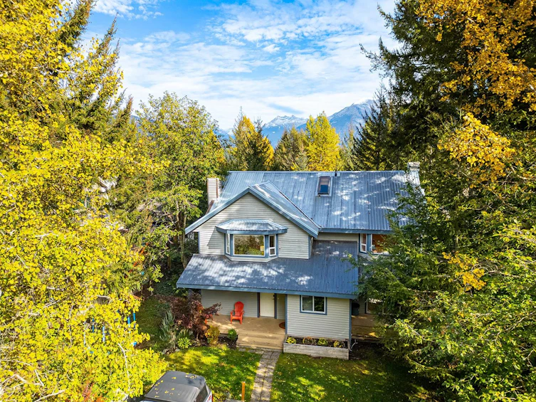 8604 Fissile Lane, Whistler, BC, V8E 0G1 - 2