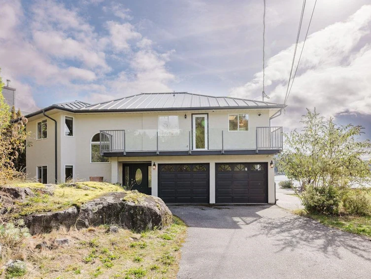 5620 Mintie Road, Halfmoon Bay, BC, V7Z 1E8 - 2