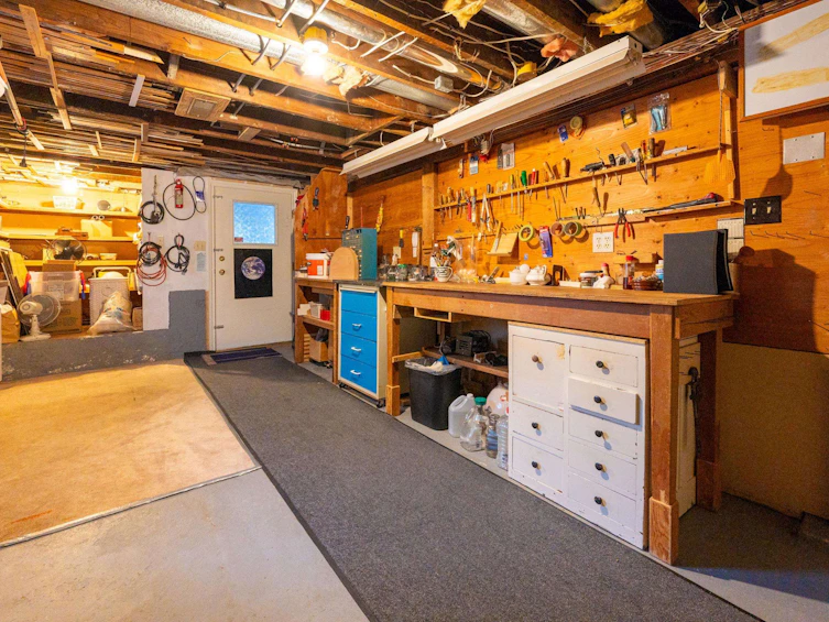 3951 W 20th Avenue, Vancouver, BC, V6S 1G3 - 36
