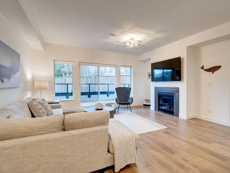201-710 School Road, Gibsons, BC, V0N 1V9 - 2