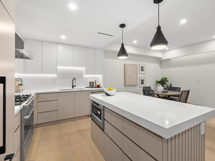 2452 W 49th Avenue, Vancouver, BC, V6M 2V3 - 12