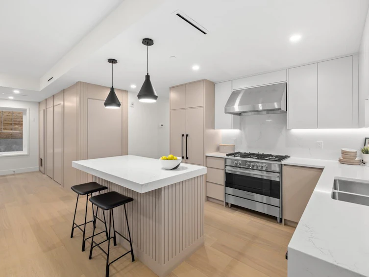 2452 W 49th Avenue, Vancouver, BC, V6M 2V3 - 11