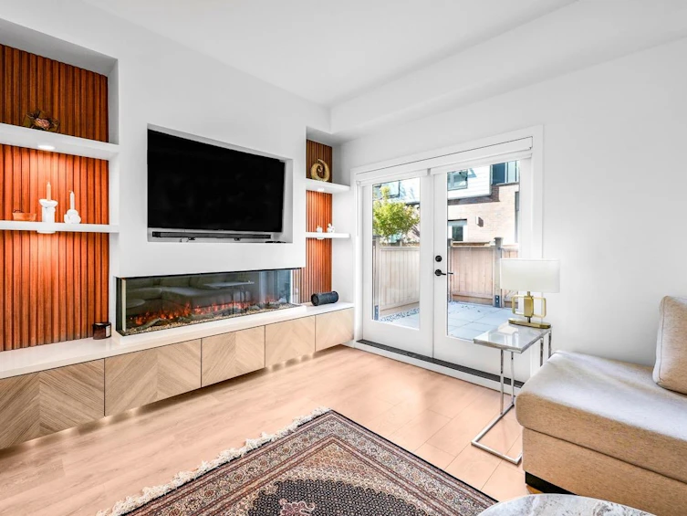 137-535 E 2nd Street, North Vancouver, BC, V7L 1E1