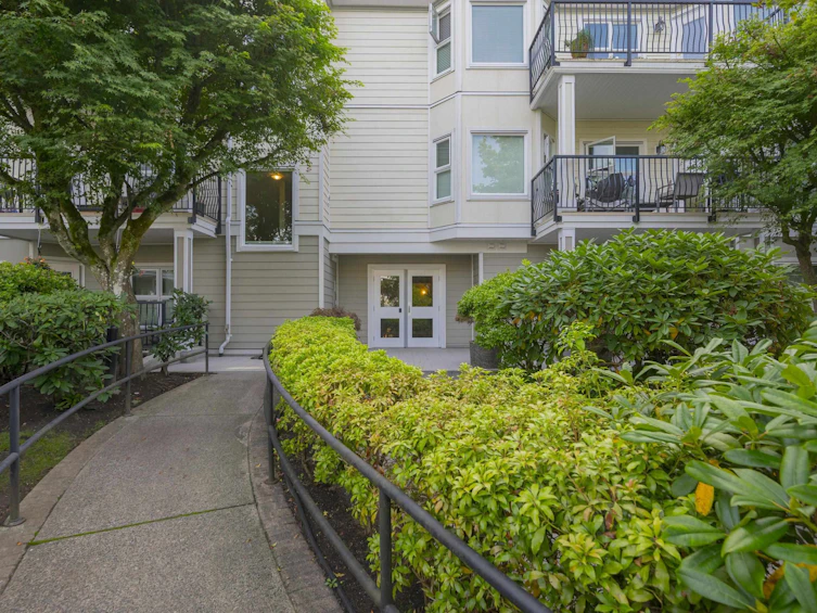 208-10320 156 Street, Surrey, BC, V3R 4L8 - 23