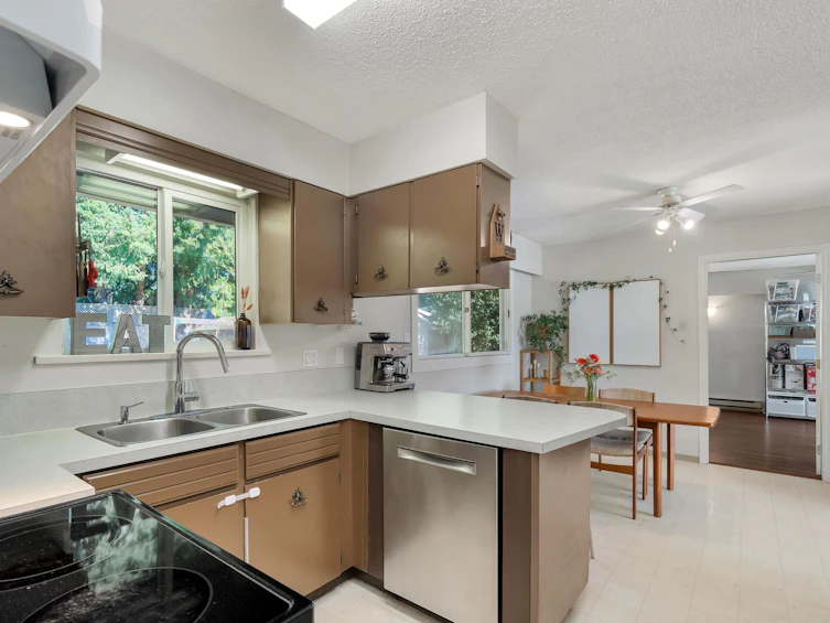 20255 Chatwin Avenue, Maple Ridge, BC, V2X 4G4 - 8