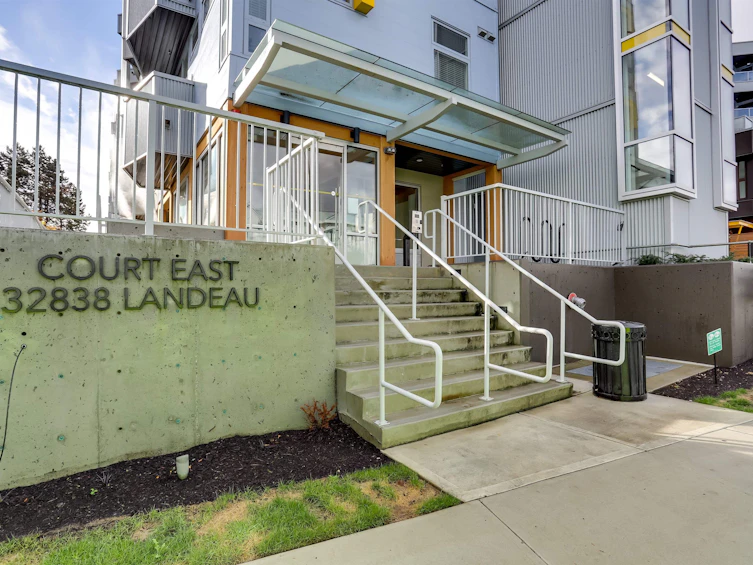 202-32838 Landeau Place, Abbotsford, BC, V2S 0M6 - 2