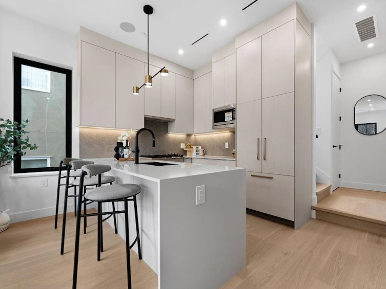 6890 Brooks Street, Vancouver, BC, V5S 3J7 - 11