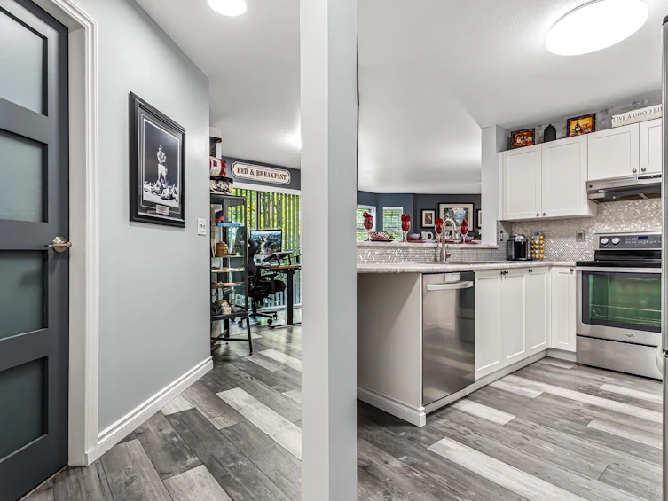 203-10743 139 Street, Surrey, BC, V3T 4L8 - 19