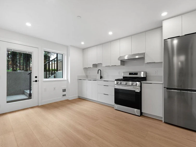 6892 Brooks Street, Vancouver, BC, V5S 3J7 - 37