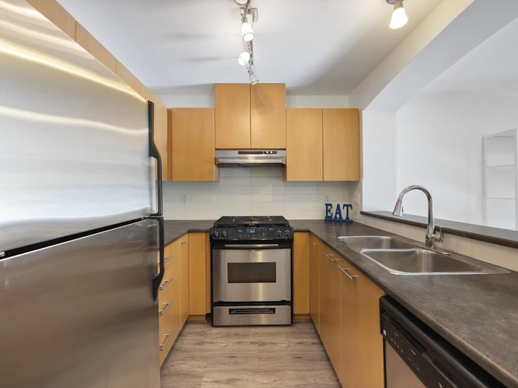 310-9339 University Crescent, Burnaby, BC, V5A 4Y1 - 14