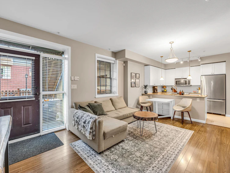 3-12 E Royal Avenue, New Westminster, BC, V3L 0B7