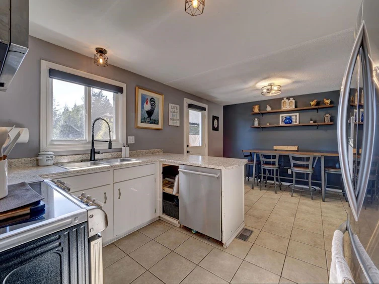 6275 Norwest Bay Road, Sechelt, BC, V7Z 0M5 - 10
