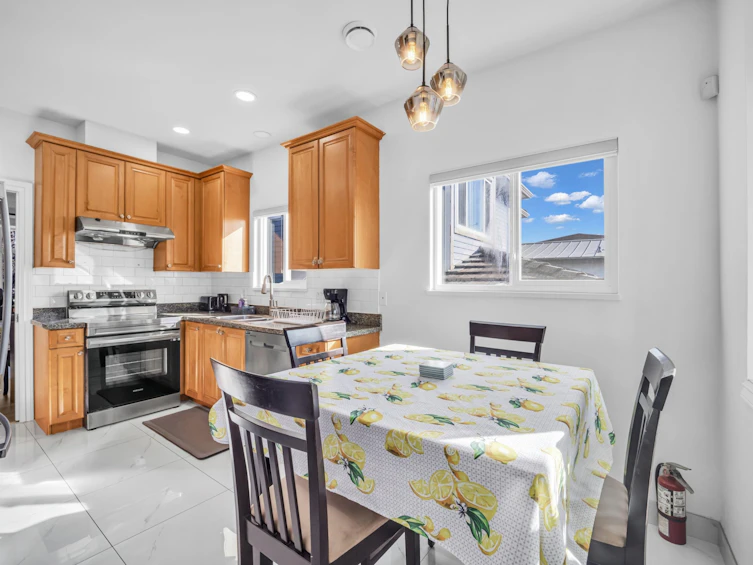 3440 E 25th Avenue, Vancouver, BC, V5R 1K1 - 6