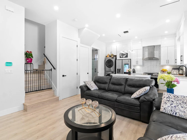 465 E 57th Avenue, Vancouver, BC, V5X 1S8 - 4