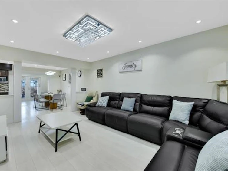9068 146a Street, Surrey, BC, V3R 6X7 - 11