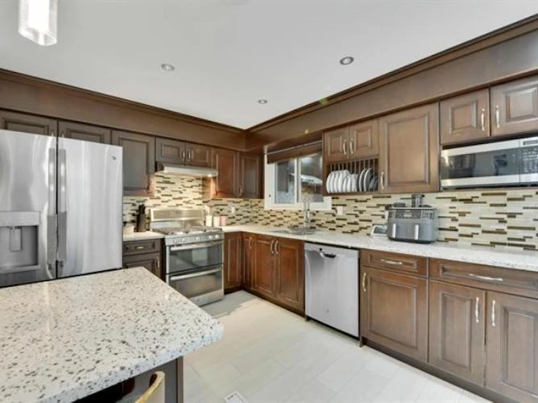 9068 146a Street, Surrey, BC, V3R 6X7 - 14