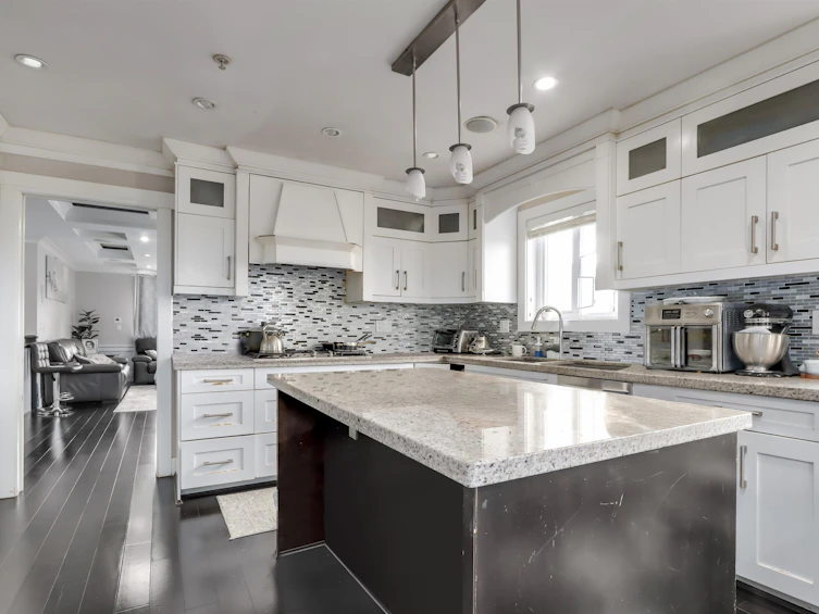 8363 Victoria Drive, Vancouver, BC, V5P 4A8 - 6