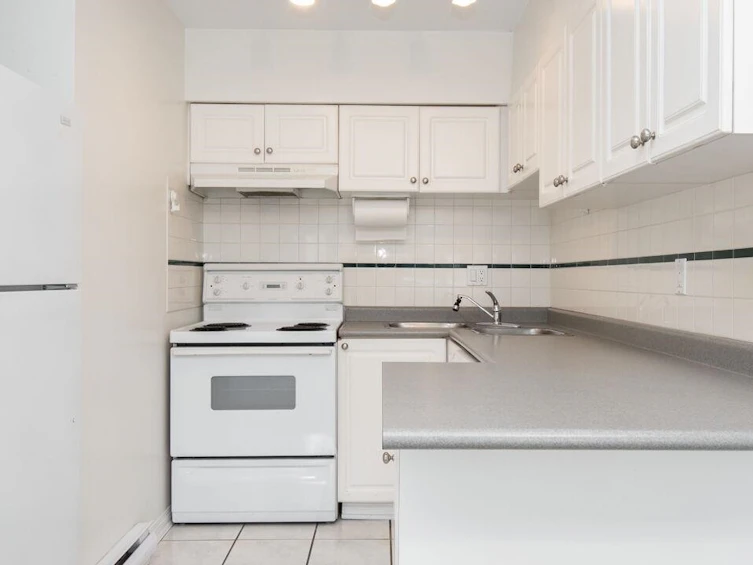 402-4181 Norfolk Street, Burnaby, BC, V5G 1E8 - 2