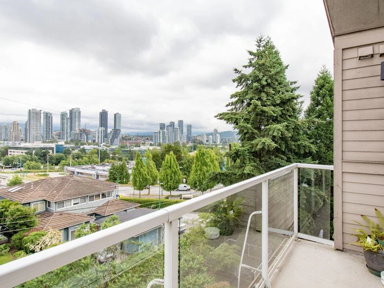 402-4181 Norfolk Street, Burnaby, BC, V5G 1E8
