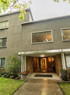 201 1695 W 10th Avenue