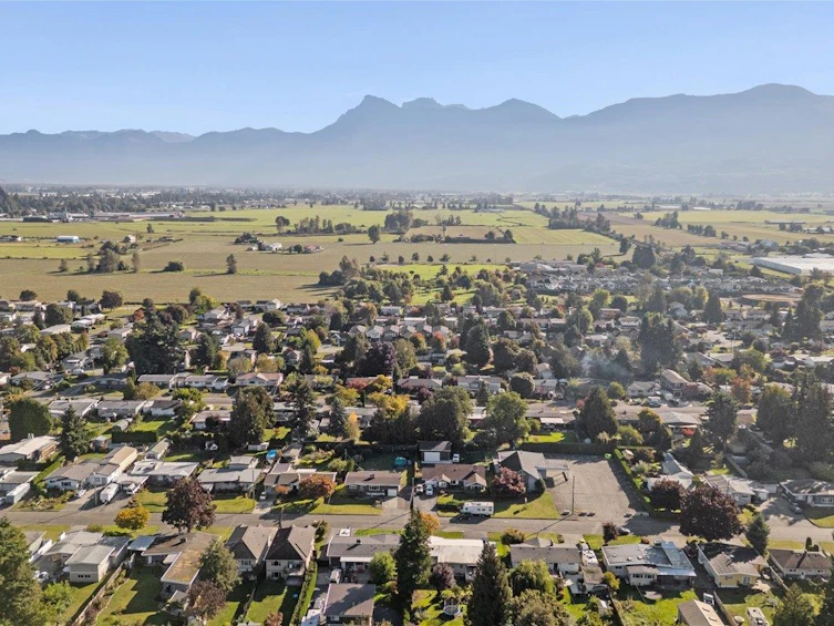 9395 Carleton Street, Chilliwack, BC, V2P 6E1 - 27