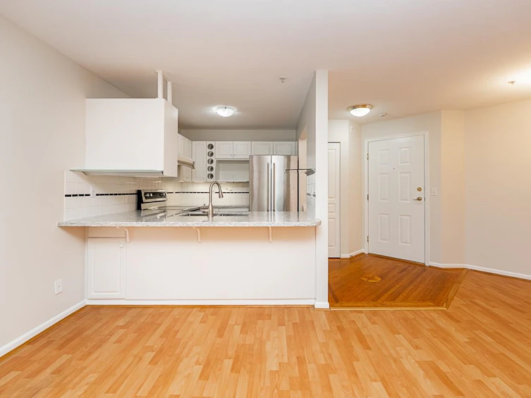217-7139 18th Avenue, Burnaby, BC, V3N 4Z3 - 8