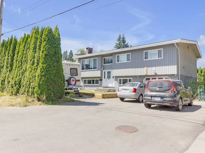 12209 221st Street, Maple Ridge BC V2X 5T4