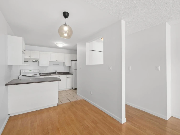 215-808 8th Avenue, Vancouver, BC, V5T 1T5 - 4