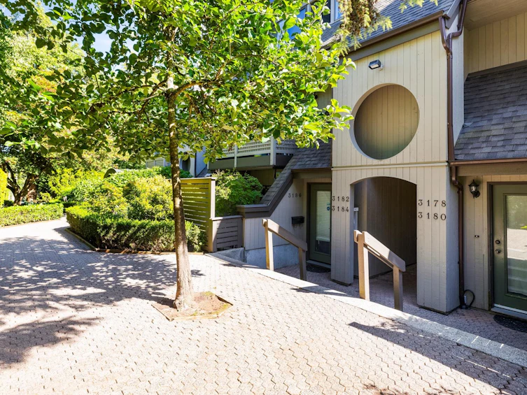 3182 Mountain Highway, North Vancouver, BC, V7K 2H5 - 39