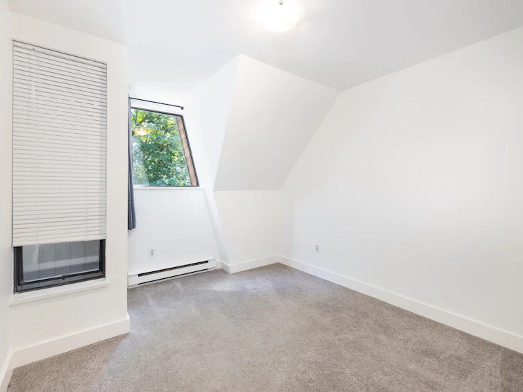 3182 Mountain Highway, North Vancouver, BC, V7K 2H5 - 11