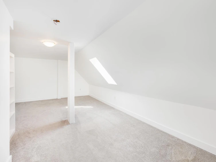 3182 Mountain Highway, North Vancouver, BC, V7K 2H5 - 12