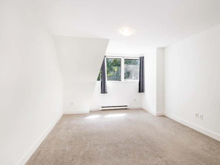 3182 Mountain Highway, North Vancouver, BC, V7K 2H5 - 9