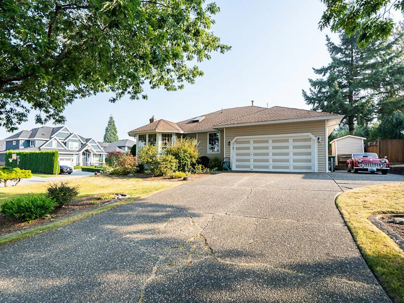 15886 95th Avenue, Surrey BC V4N 3B9