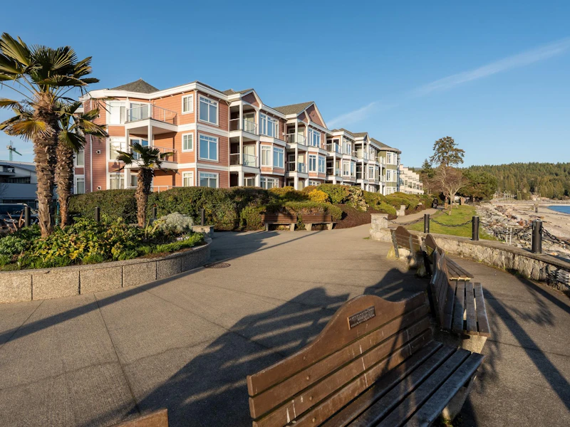 102 - 5470 Inlet Avenue, Sechelt BC