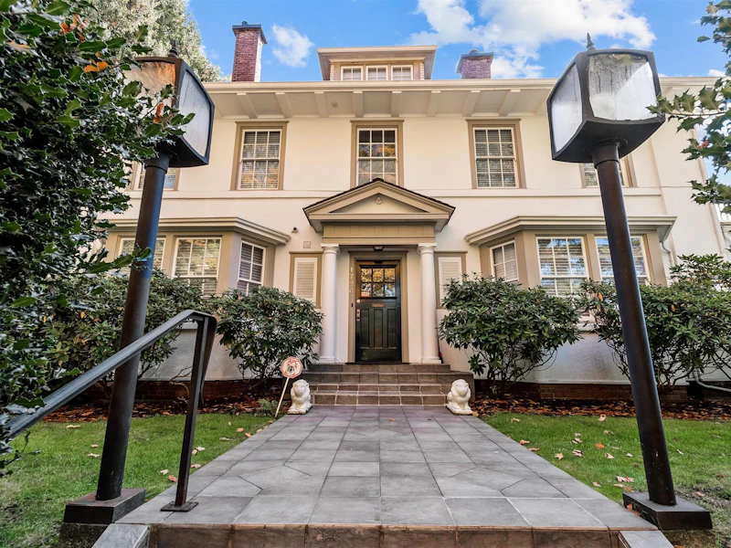 1726 W 32nd Avenue, Vancouver BC V6J 3A7