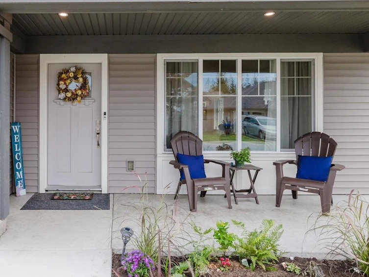 5692 Partridge Way, Sechelt, BC, V7Z 0M4 - 2