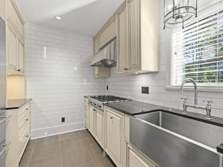 5149 Connaught Drive, Vancouver, BC, V6M 3G2 - 11