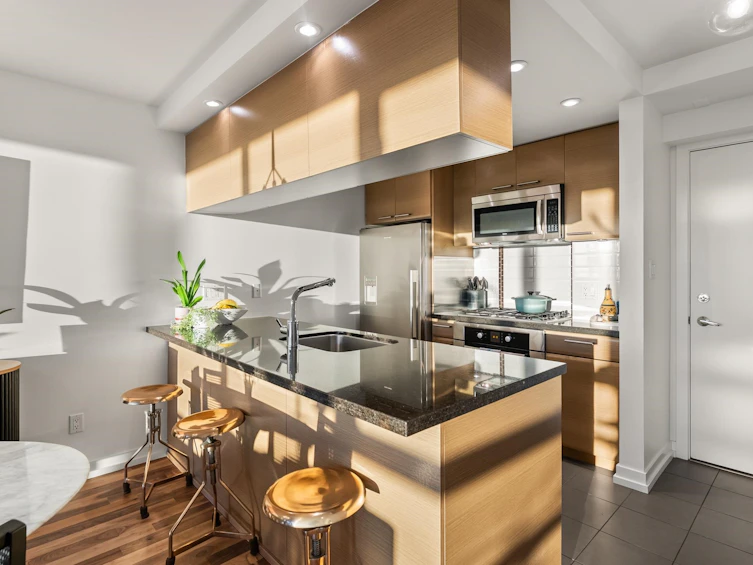 1102-1690 W 8th Avenue, Vancouver, BC, V6J 0B1 - 5