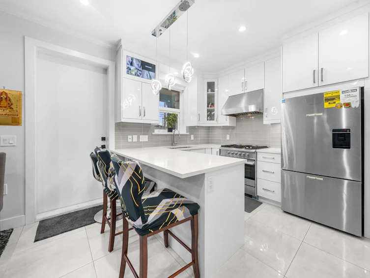 6749 Knight Street, Vancouver, BC, V5P 2W4 - 9