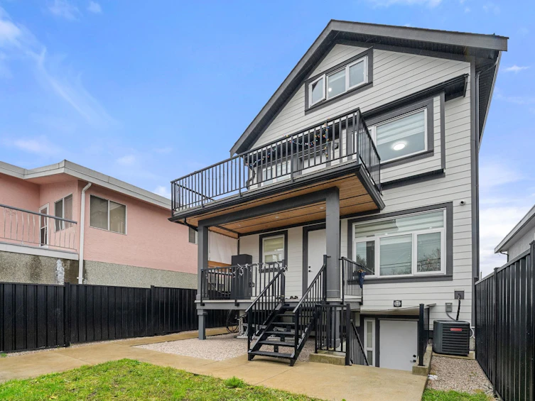 6749 Knight Street, Vancouver, BC, V5P 2W4